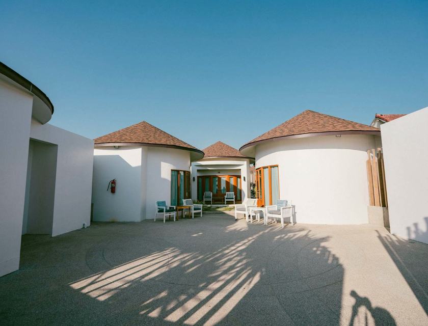 Maldives Beach Resort :  Superior Room 1 ห้อง 2 คน (2 วัน 1 คืน)