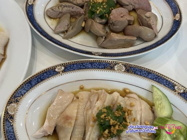 หมึกมันไก่ ข้าวมันไก่สไตล์สิงคโปร์ สุดฟริน