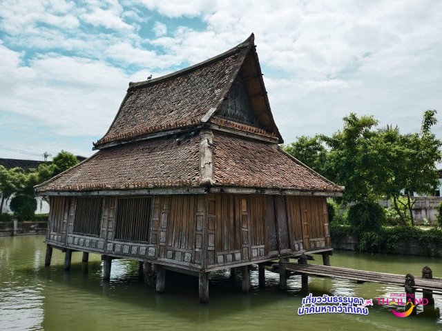 โบสถ์ไม้กลางน้ำ