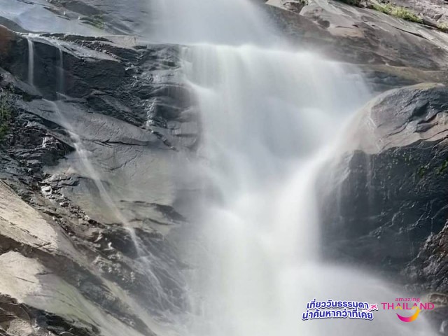 น้ำตกกระโรม สวรรค์สีเขียว