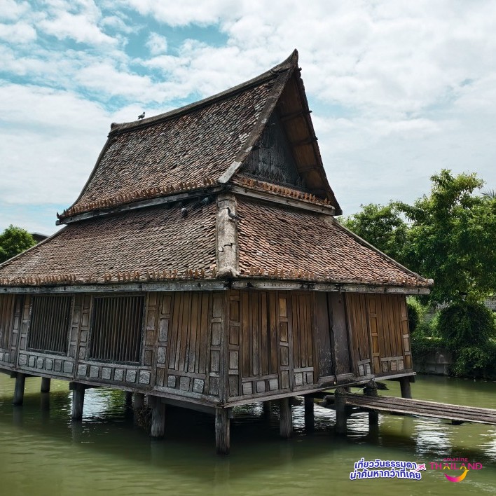 โบสถ์ไม้กลางน้ำ